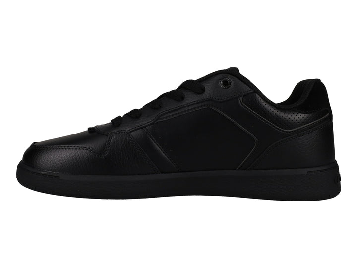 Tenis Champion modelo Lore Pro en color negro total con suela plana y detalles perforados laterales.