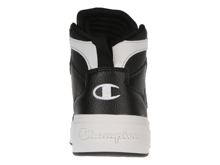 Tenis Champion de bota color negro con suela blanca y logotipo blanco en el costado.
