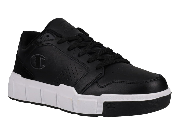 Tenis Champion color negro con suela blanca y logotipo en el costado.