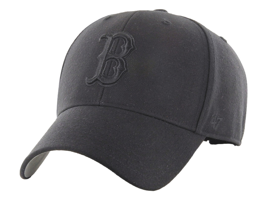 Gorra de béisbol color negro con logotipo bordado en relieve en el frente.
