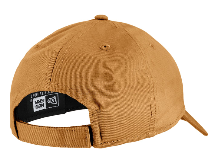 Gorra New Era color Panama Tan con logo de los New York Yankees bordado en blanco.