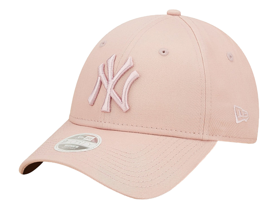 Gorra de béisbol New Era color rosa pastel con logo de los New York Yankees bordado.