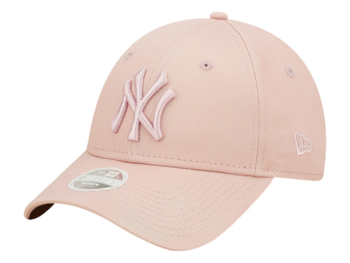 Gorra de béisbol New Era color rosa pastel con logo de los New York Yankees bordado.