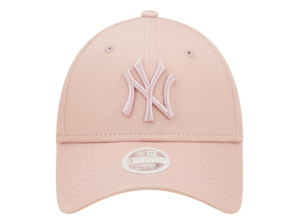 Gorra de béisbol New Era color rosa pastel con logo de los New York Yankees bordado.