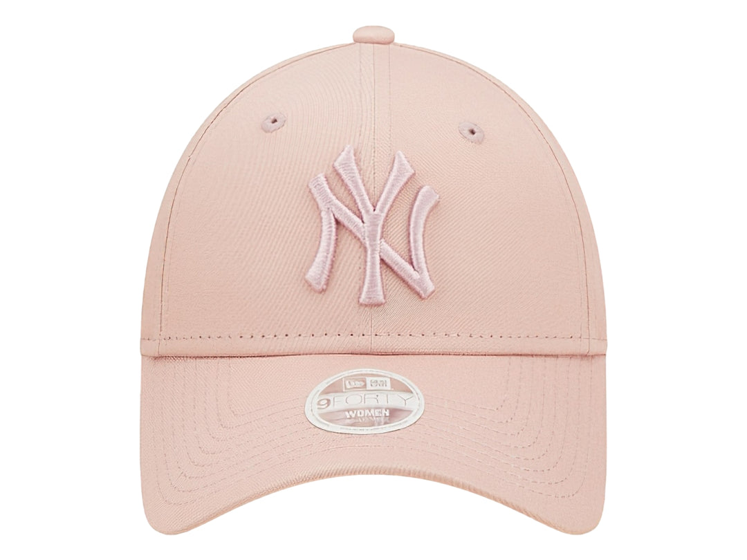 Gorra de béisbol New Era color rosa pastel con logo de los New York Yankees bordado.