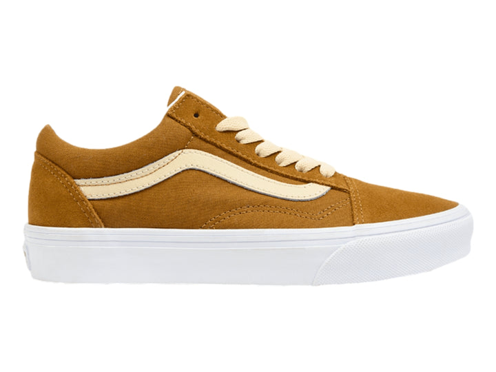 Tenis VANS Old Skool color marrón con suela blanca y franja lateral color crema.