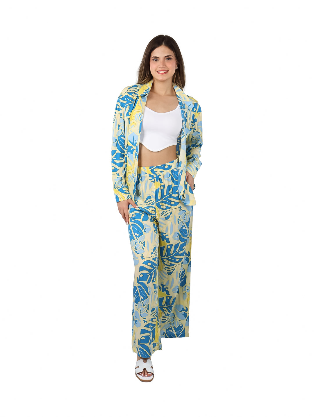 Camisa de maternidad para mujer con estampado abstracto en colores azul y amarillo lima.