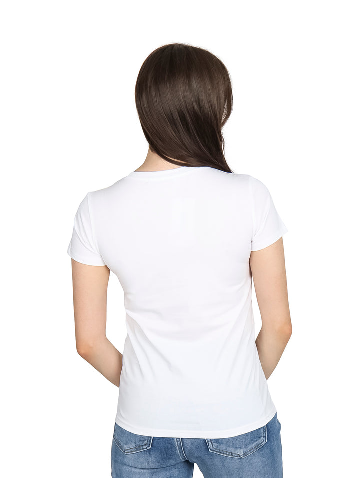Camiseta blanca de manga corta con estampado de un donut en forma de corazón y la frase donut WORRY ANYMORE.