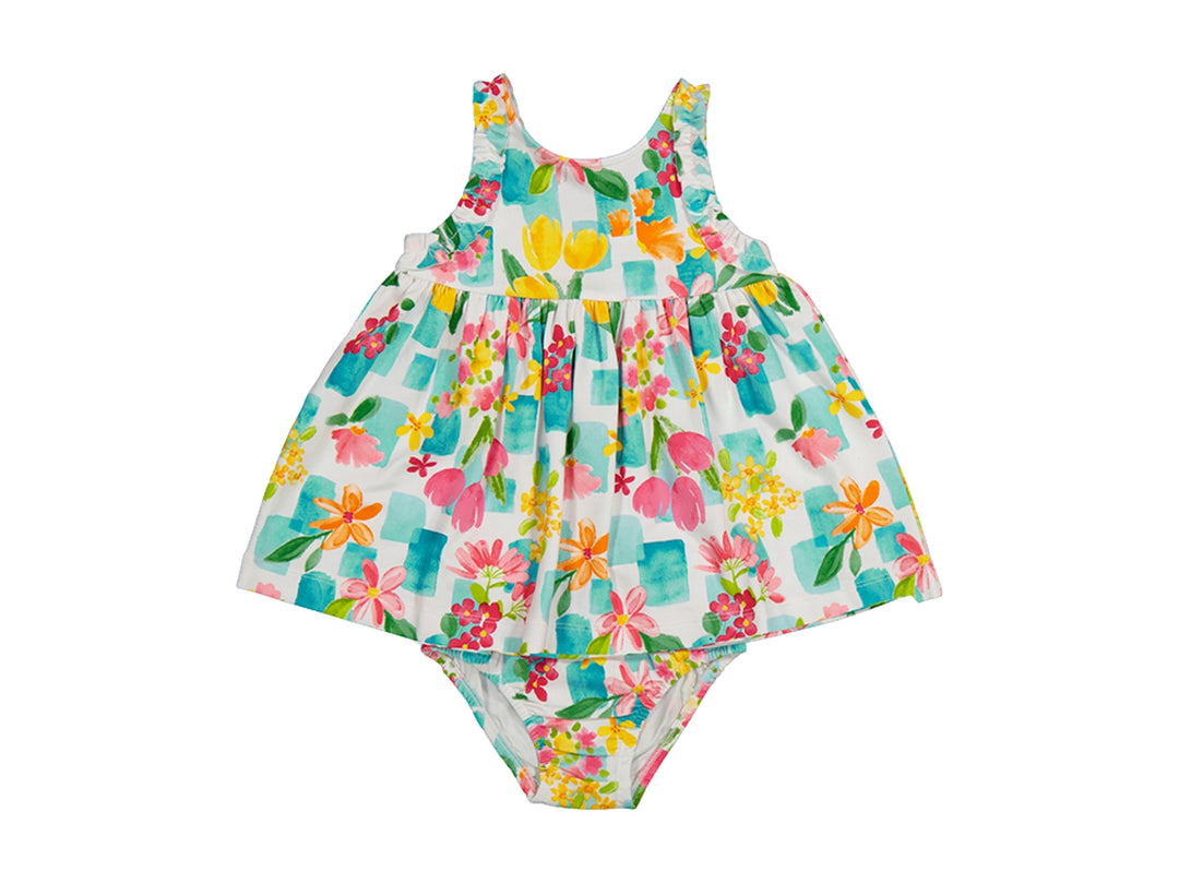 Vestido infantil multicolor con estampado floral y braguita a juego sobre fondo blanco.