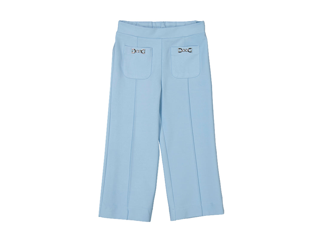 Pantalón largo color azul cielo para niña con bolsillos frontales y corte ancho.