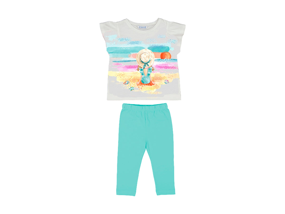Conjunto de ropa para niña compuesto por camiseta blanca con estampado de playa y leggings color turquesa.