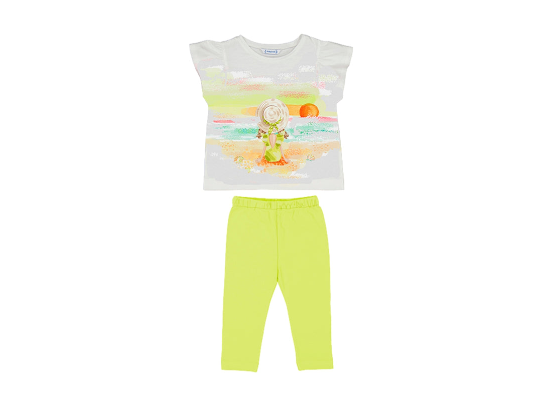 Conjunto de ropa infantil Mayoral con camiseta blanca estampada y leggings color amarillo citrón.