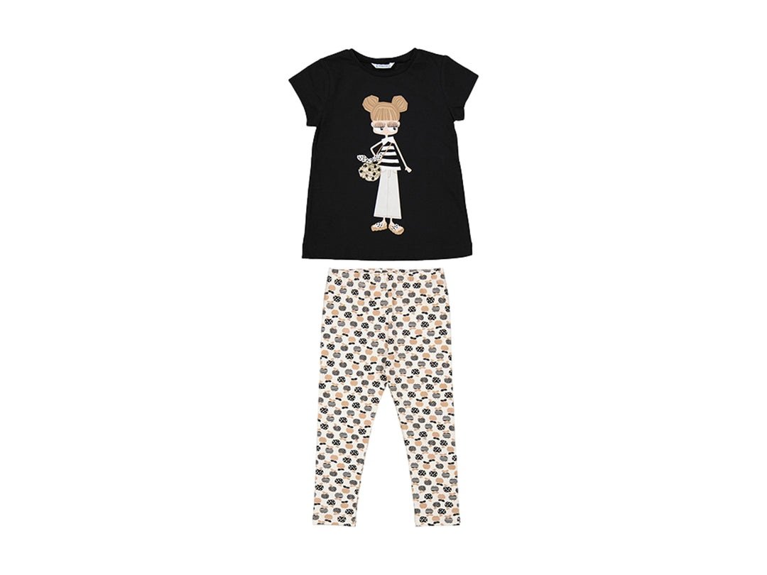 Conjunto de ropa para niña con camiseta negra y leggings estampados en beige y negro.