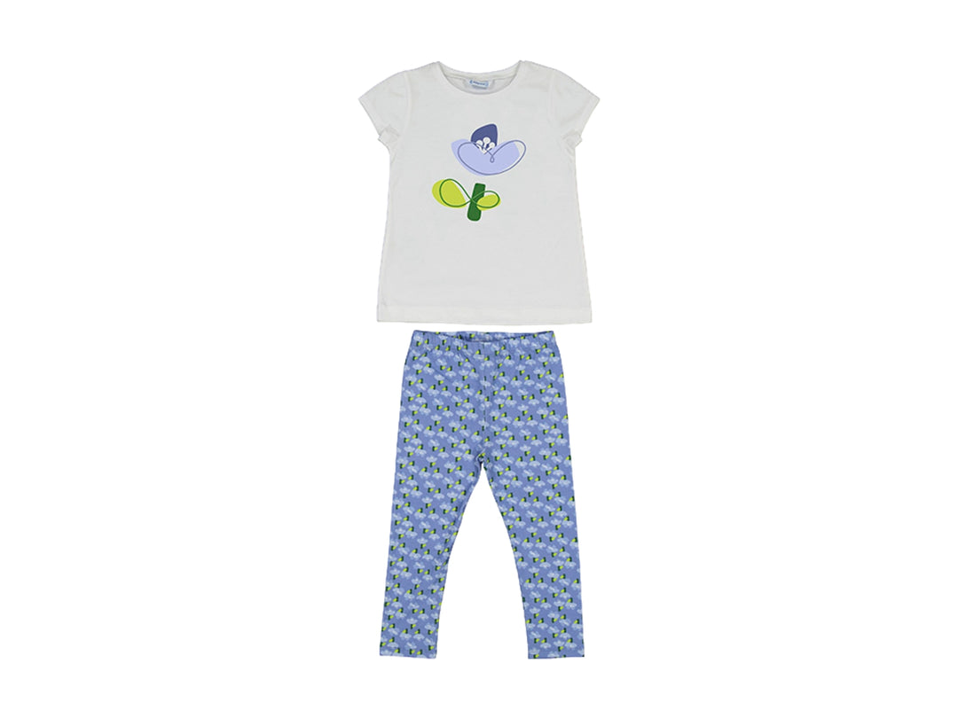 Conjunto infantil Mayoral con camiseta blanca y leggings azules estampados.