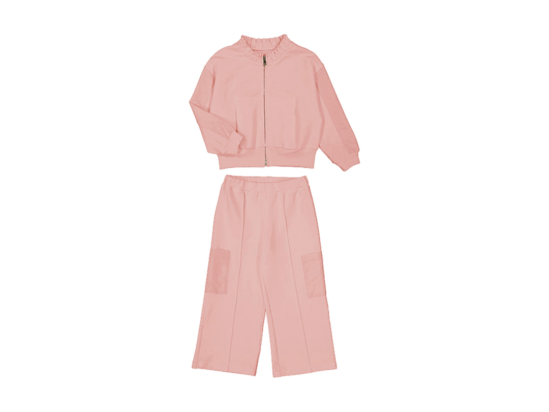 Conjunto de chándal rosa Mayoral compuesto por chaqueta con cremallera y pantalón a juego.