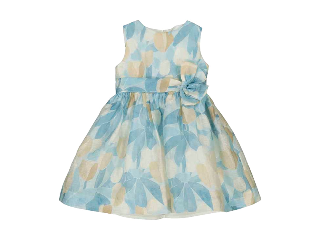 Vestido para niña color azul cielo con estampado floral y detalle de lazo en la cintura.