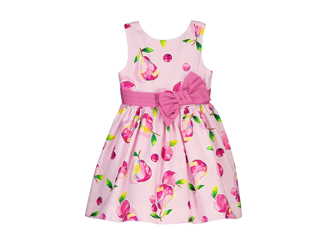 Vestido malva para niña con estampado de frutas y un lazo rosa en la cintura.
