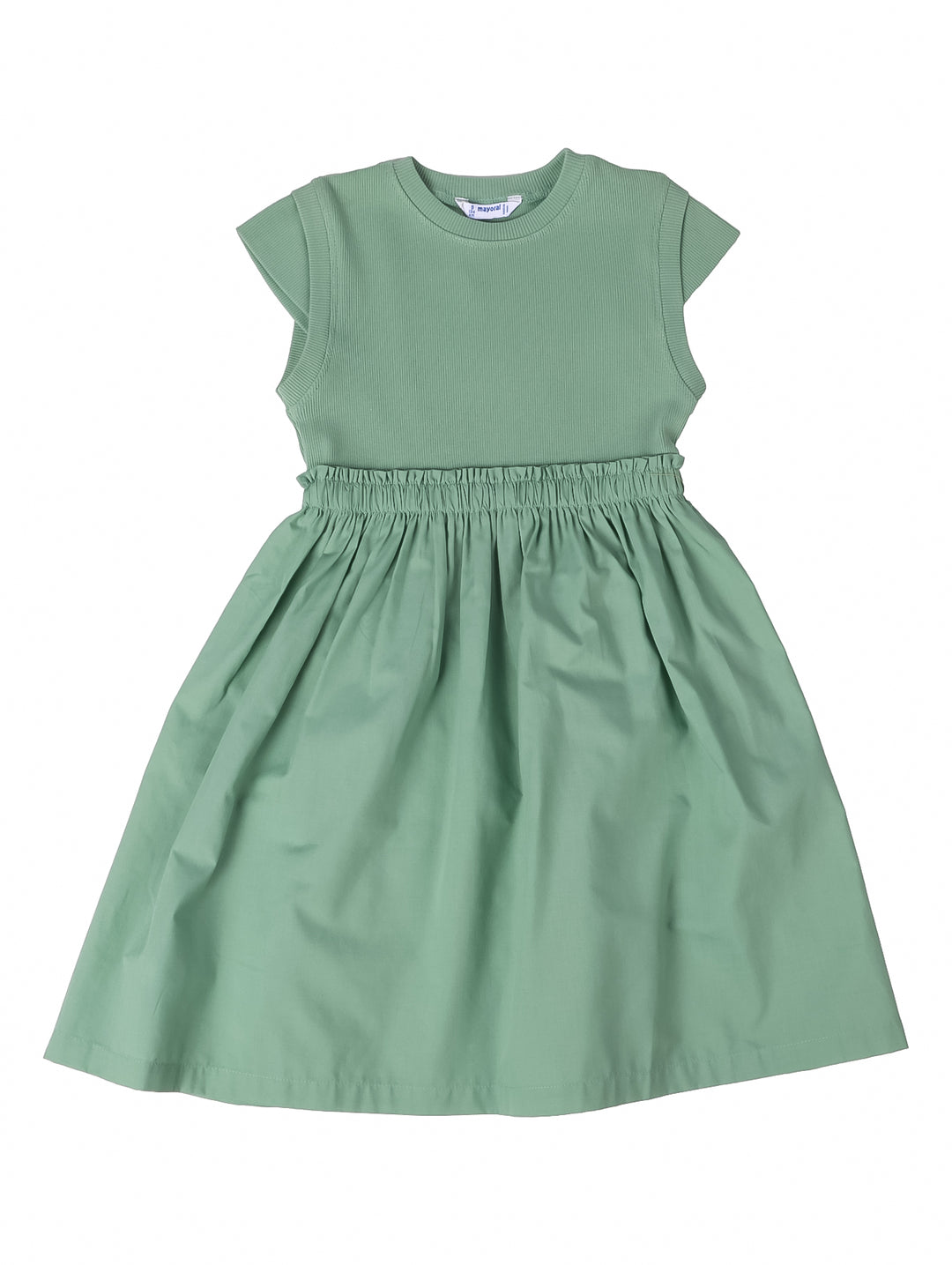 Vestido color menta para niña con parte superior acanalada y falda fluida.
