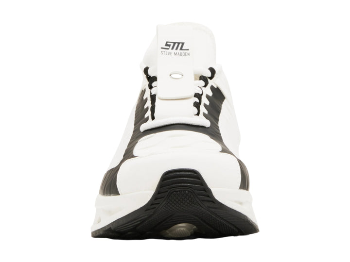 Tenis blancos Steve Madden con detalles en negro y suela gruesa.