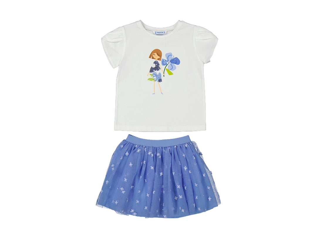Conjunto infantil de Mayoral con camiseta blanca estampada y falda de tul color azul añil.