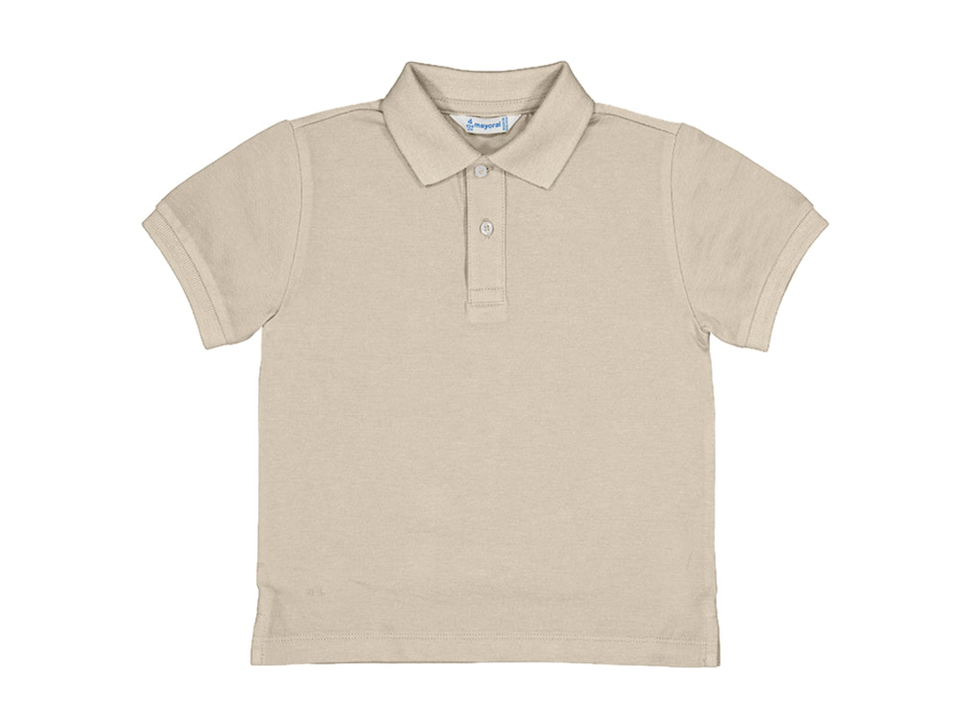 Polo color cuarzo para niños con cuello y botones cortos.