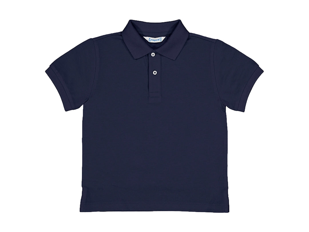 Camisa polo de manga corta en color azul marino para niño, con cuello y botones frontales.