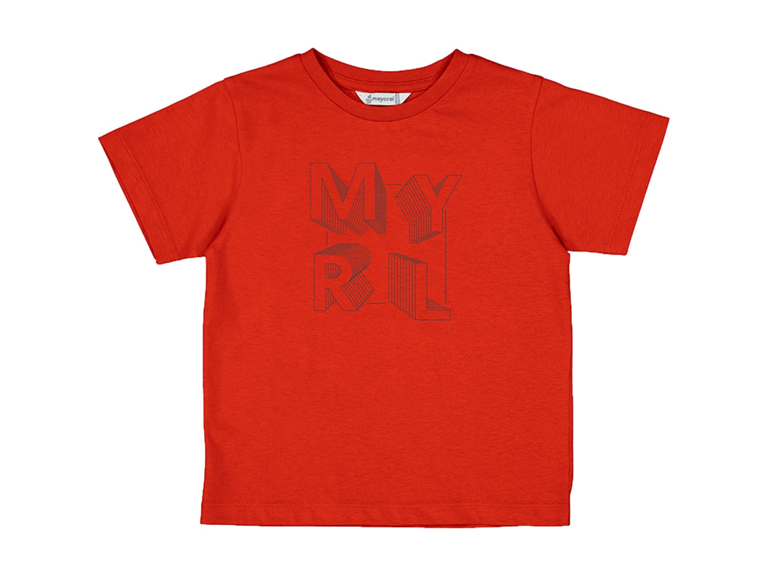 Playera roja de manga corta para niño con estampado gráfico en el pecho.