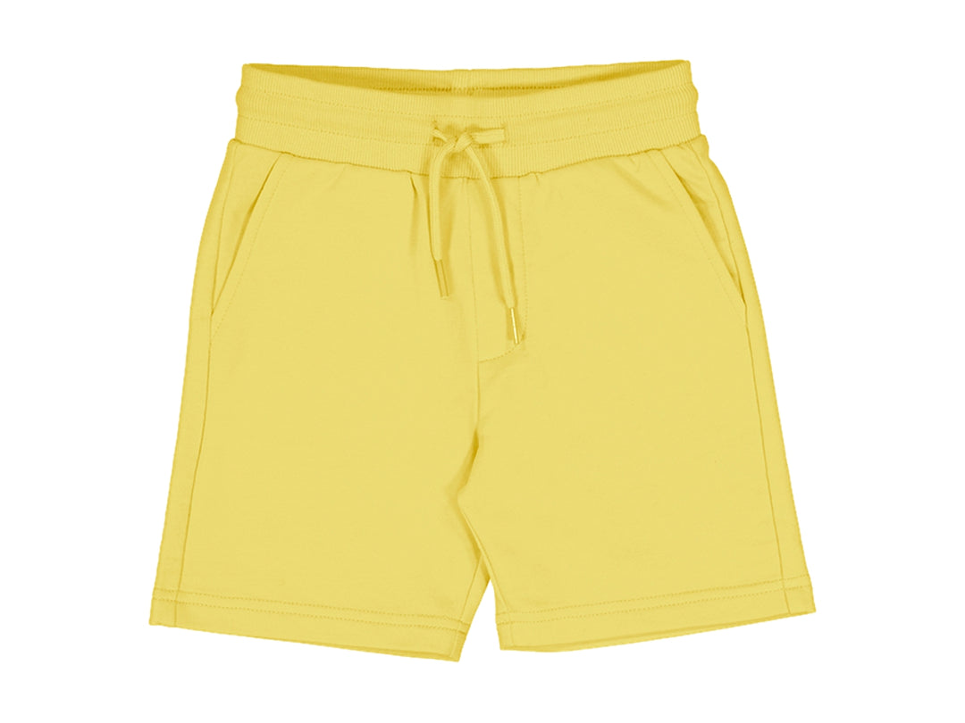 Bermuda básica de color amarillo con cintura elástica y cordón ajustable para niños.