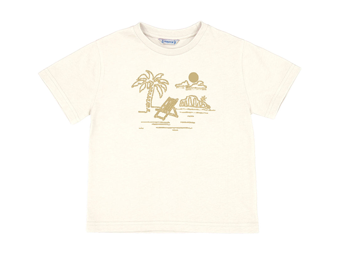 Camiseta color yogur con bordado dorado de una escena de playa con palmera y silla