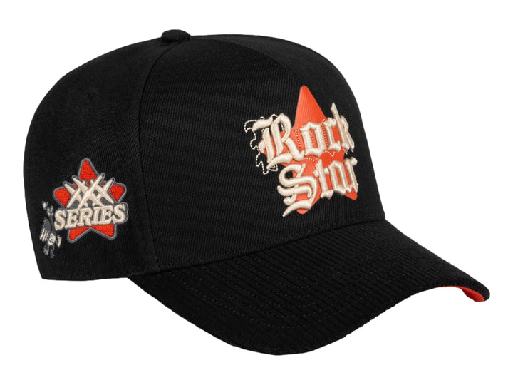 Gorra snapback color negro con bordado &