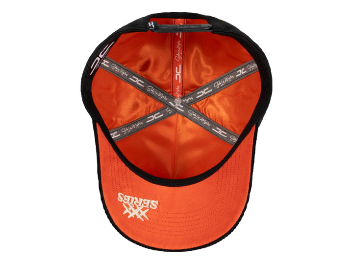 Gorra snapback color negro con bordado &