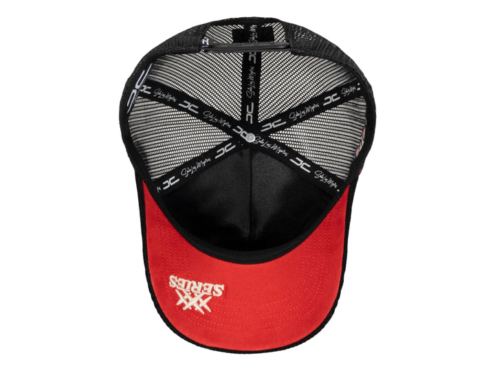 Gorra JC HATS estilo trucker en colores blanco y negro con diseño Rock Star bordado al frente.