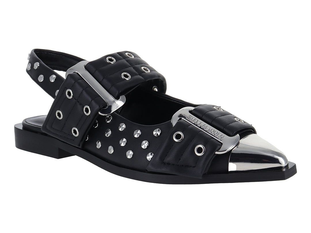 Zapato plano negro Steve Madden con detalles de tachuelas plateadas, hebillas y punta metálica cuadrada.