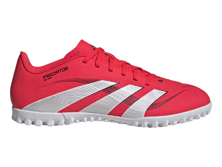 Zapato de fútbol Adidas Predator Club TF en color rojo con tres franjas blancas y suela blanca para césped sintético.