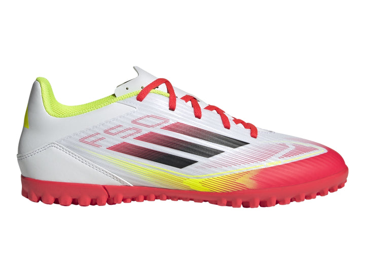 Zapato de fútbol Adidas F50 Club TF color blanco con detalles en rojo y amarillo.