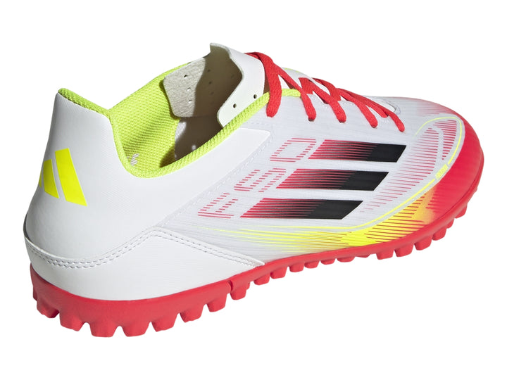 Zapato de fútbol Adidas F50 Club TF color blanco con detalles en rojo y amarillo.