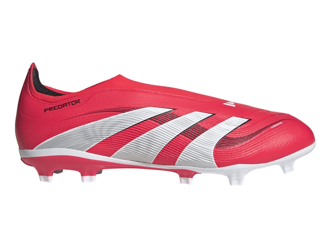 Zapato de fútbol Adidas Predator color rojo con franjas blancas laterales y tacos blancos.