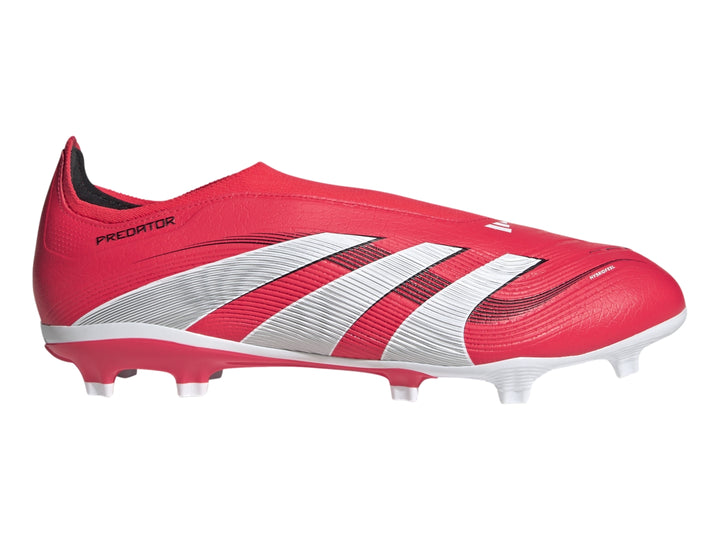Zapato de fútbol Adidas Predator color rojo con franjas blancas laterales y tacos blancos.