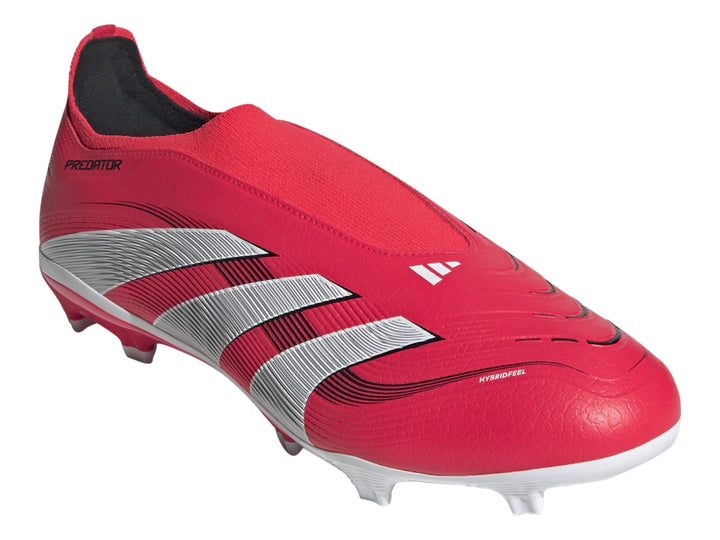 Zapato de fútbol Adidas Predator color rojo con franjas blancas laterales y tacos blancos.