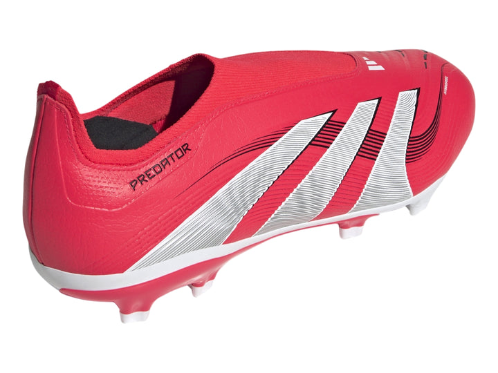 Zapato de fútbol Adidas Predator color rojo con franjas blancas laterales y tacos blancos.
