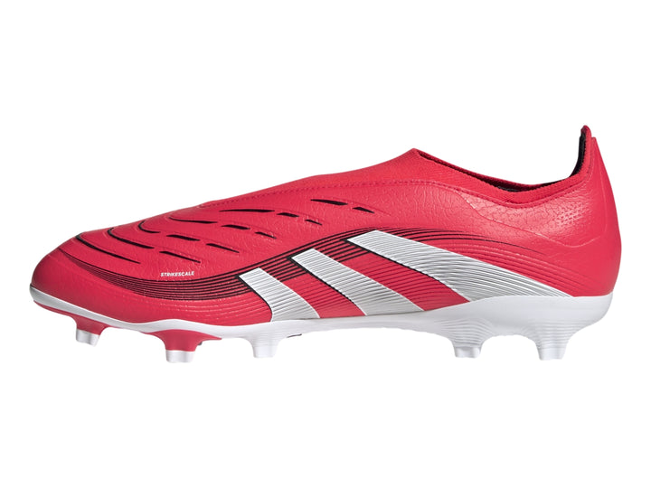 Zapato de fútbol Adidas Predator color rojo con franjas blancas laterales y tacos blancos.