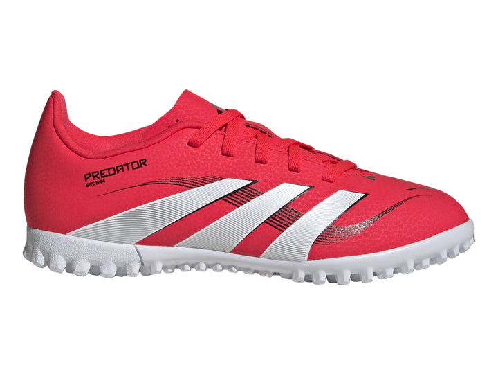 Zapato de fútbol Adidas Predator color rojo con franjas y suela blancas.