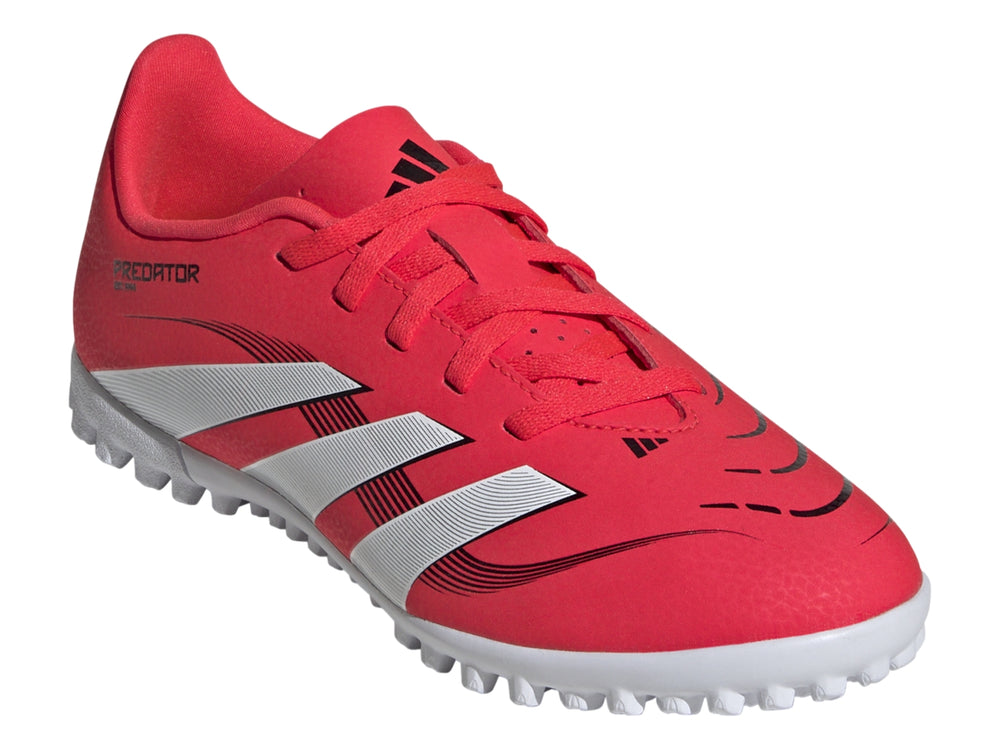 Zapato de fútbol Adidas Predator color rojo con franjas y suela blancas.