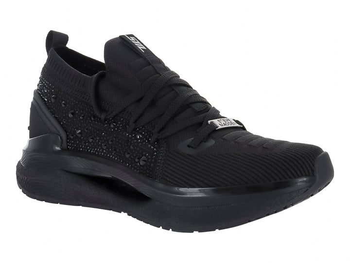 Tenis negros de Steve Madden con detalles de cristales brillantes en el lateral y suela gruesa.