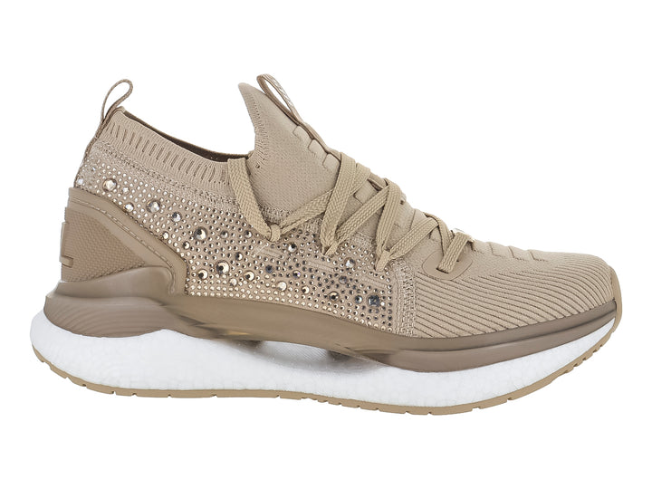 Tenis Steve Madden Energy 1R en color rose gold con detalles de cristales brillantes y suela blanca.