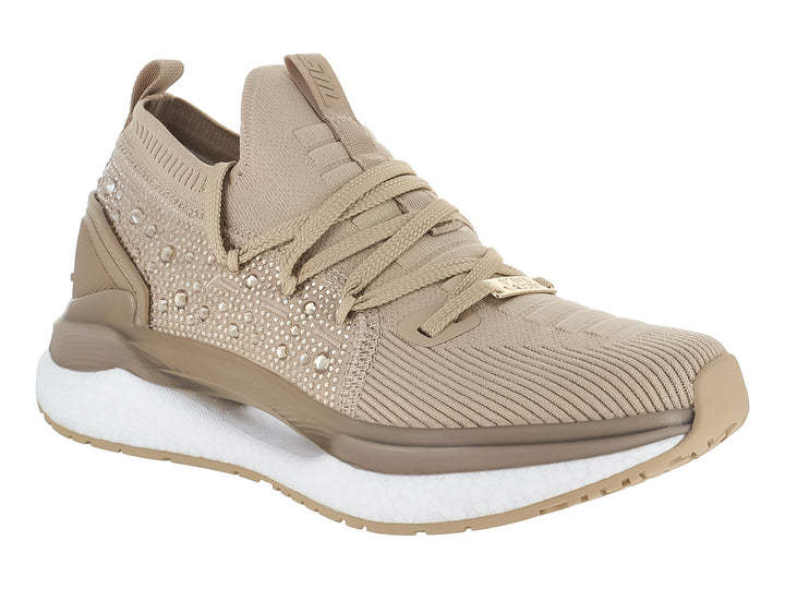 Tenis Steve Madden Energy 1R en color rose gold con detalles de cristales brillantes y suela blanca.