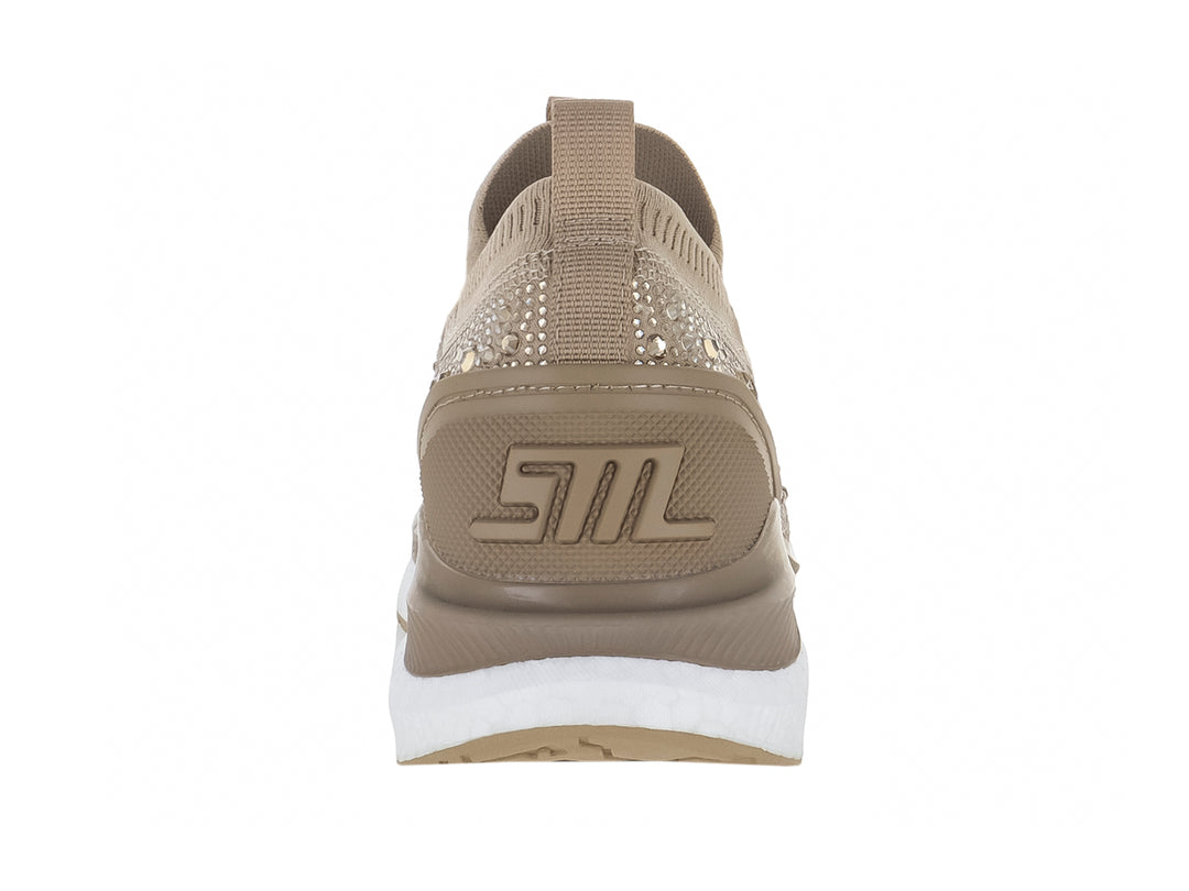 Tenis Steve Madden Energy 1R en color rose gold con detalles de cristales brillantes y suela blanca.