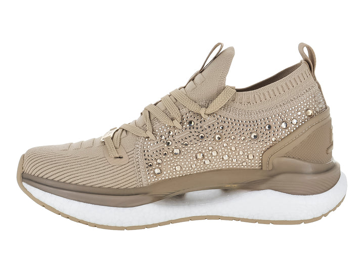 Tenis Steve Madden Energy 1R en color rose gold con detalles de cristales brillantes y suela blanca.