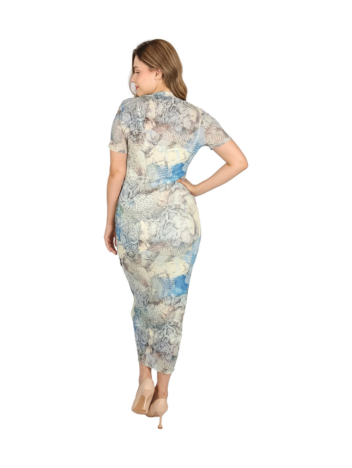 Vestido midi ajustado de Steve Madden con estampado abstracto en tonos azules y beige.