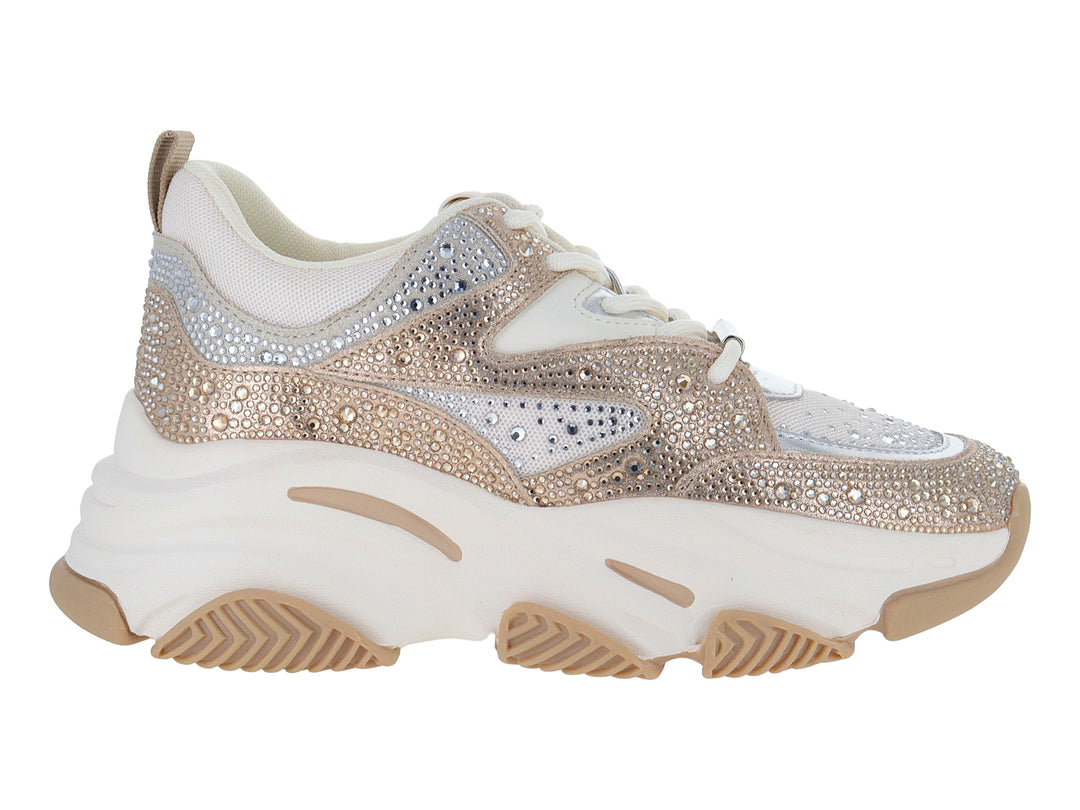 Tenis chunky Steve Madden con acabado brillante en plata y dorado y suela blanca gruesa.